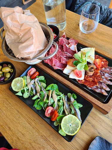 Cheese Bar tanjuri s inćunima, pršutom i sirom